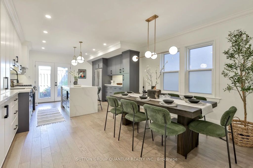 110 Castlefield Avenue, Toronto C03