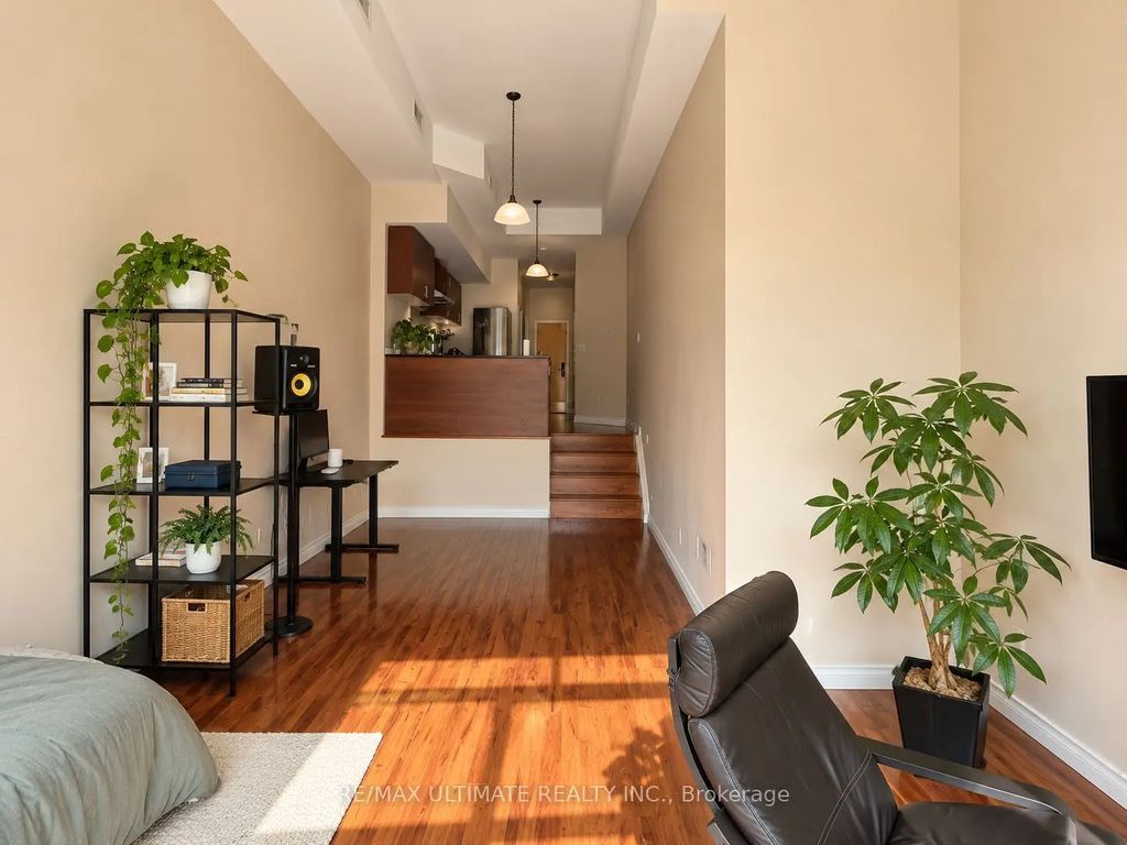 781 Queen Street W 2b, Toronto C01