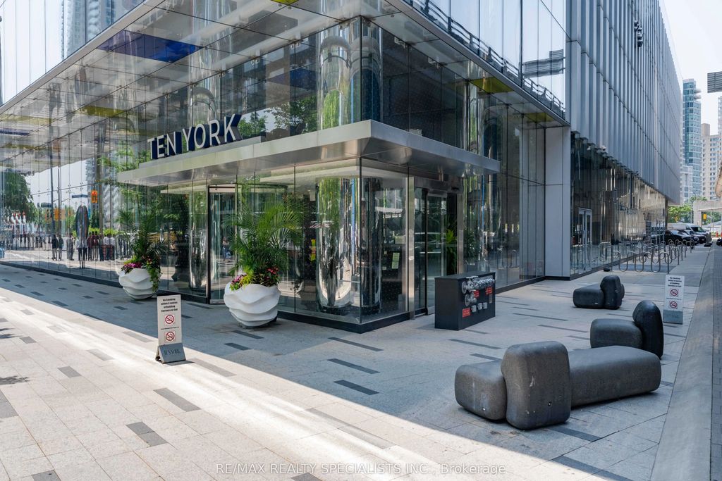 10 York Street 4303, Toronto C01