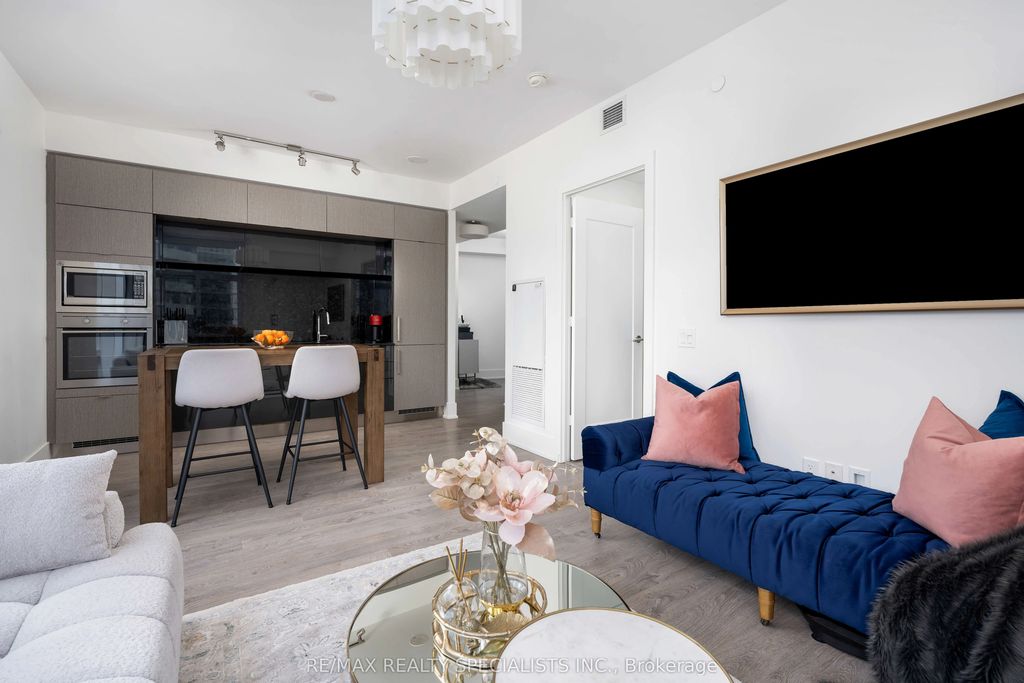 10 York Street 4303, Toronto C01