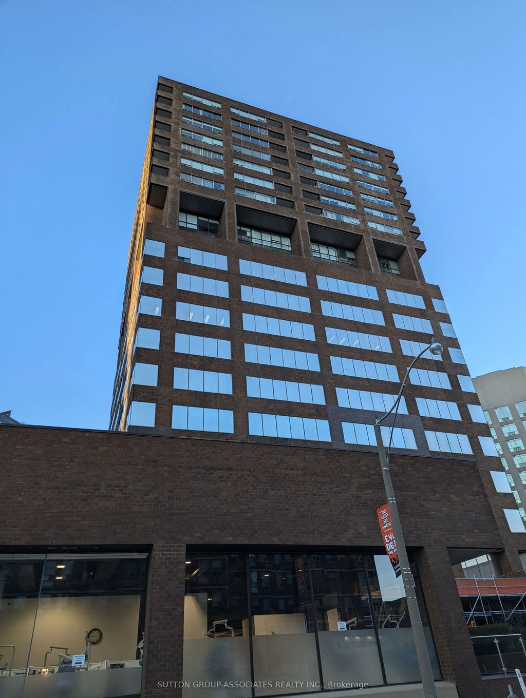 914 Yonge Street 2004, Toronto C02