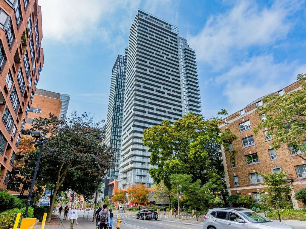 50 Wellesley Street E 3810, Toronto C08