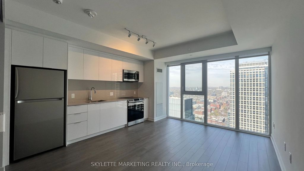 357 King Street W 3801, Toronto C01