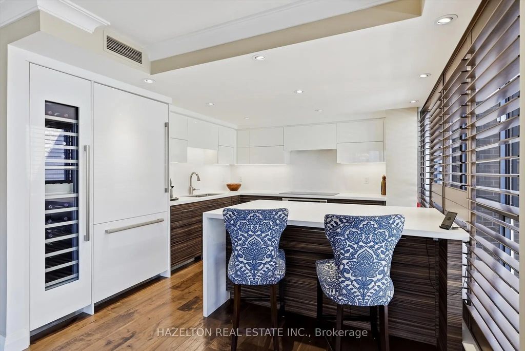 164 Cumberland Street 608, Toronto C02
