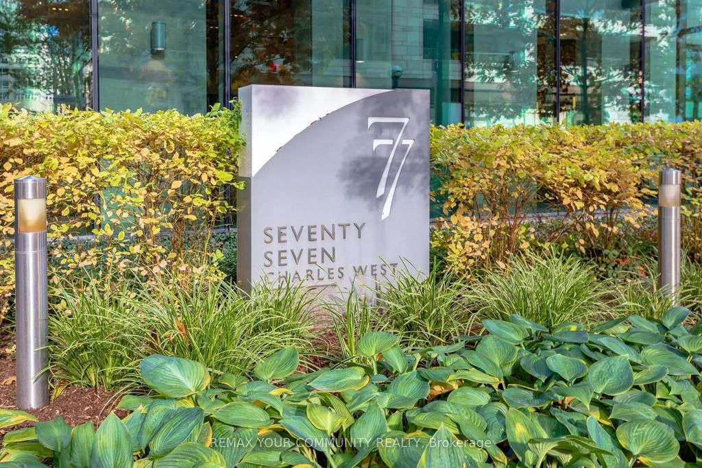 77 Charles Street W 902, Toronto C01