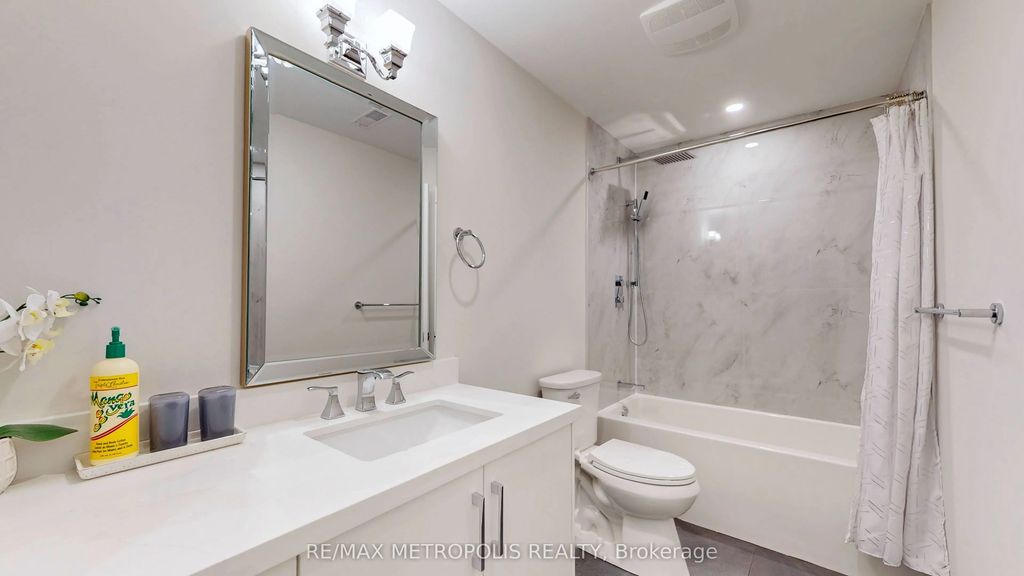 165 Manning Avenue 2&3 Floor, Toronto C01