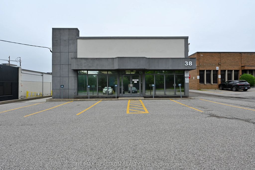 38 Carnforth Road, Toronto C13