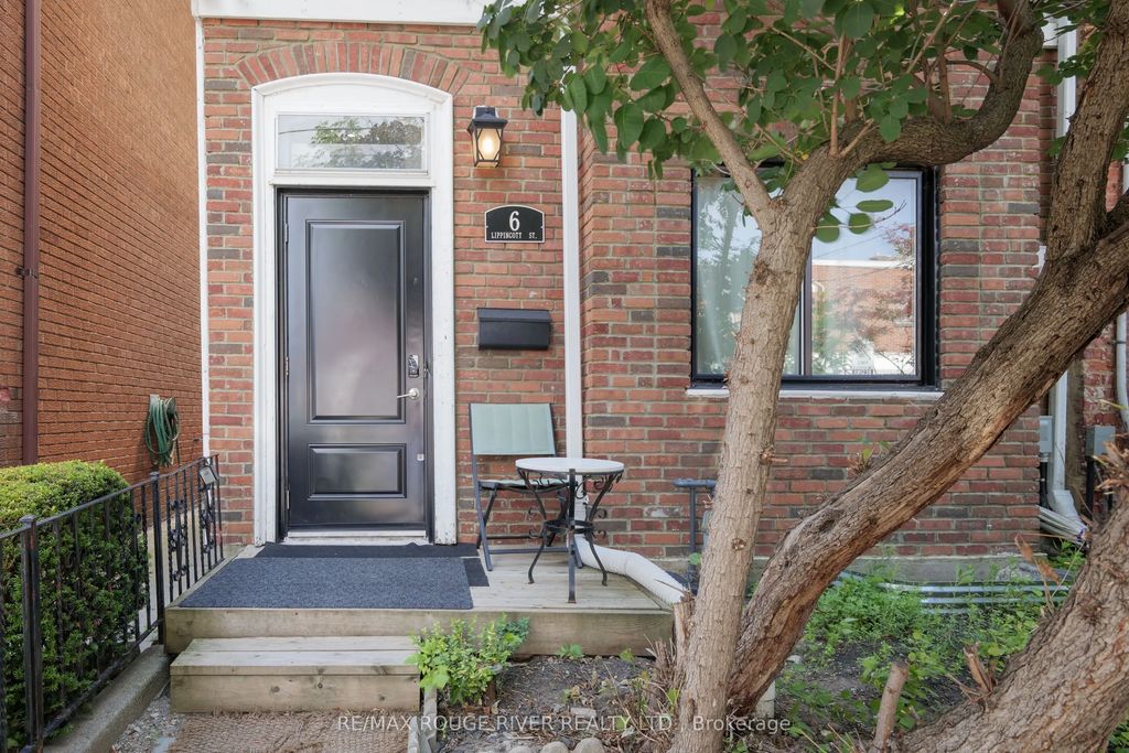 6 Lippincott Street Lower, Toronto C01