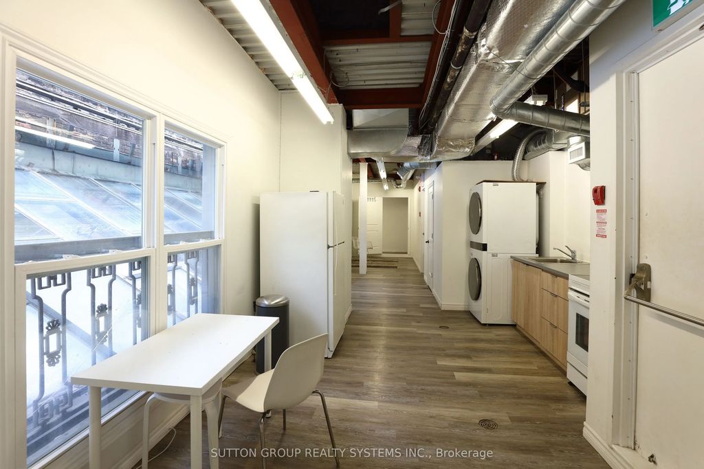 328-330 Queen Street W 2nd Floor, Toronto C01