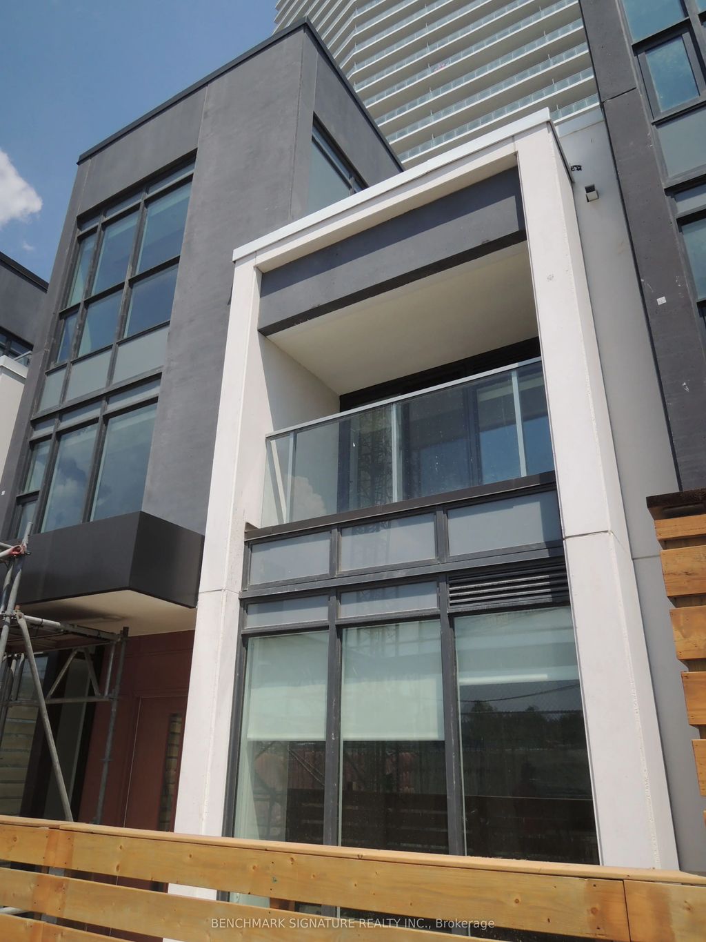 113 Mcmahon Drive Th16, Toronto C15