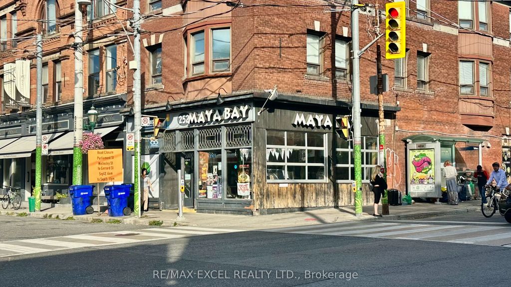 252 Carlton Street, Toronto C08