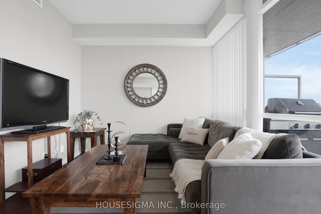 30 Canterbury Place 515, Toronto C07