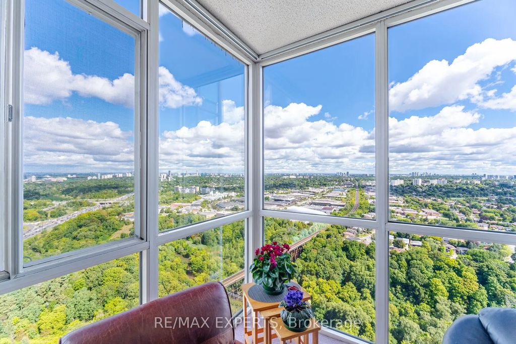 7 Concorde Place 3610, Toronto C13