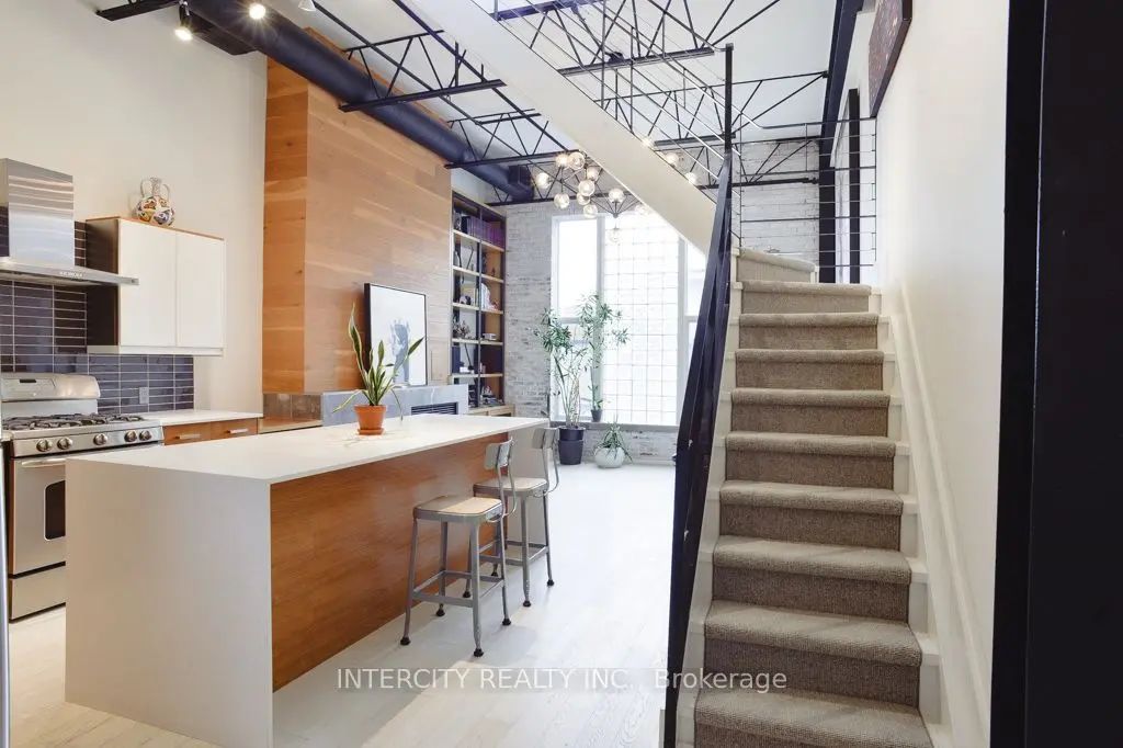 676 Richmond Street W 208, Toronto C01