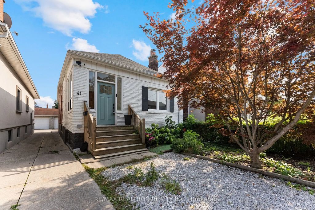 41 Ashbury Avenue, Toronto C03