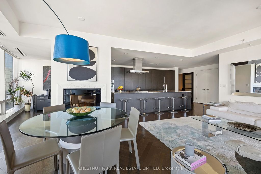 180 University Avenue 3006, Toronto C01