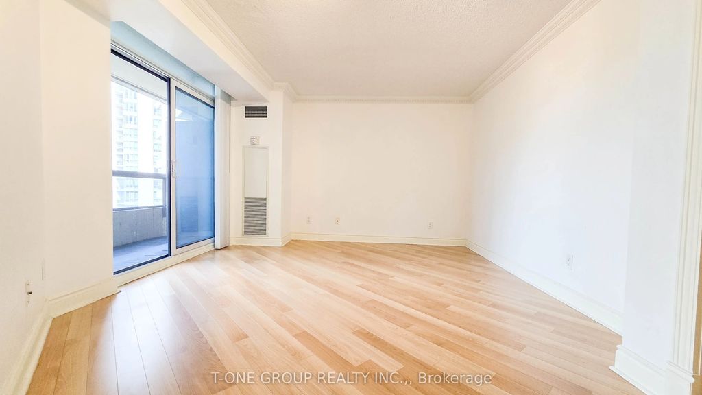 15 Northtown Way 1729, Toronto C14