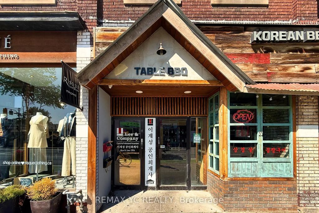 658 Bloor Street W 2nd Floor, Toronto C02