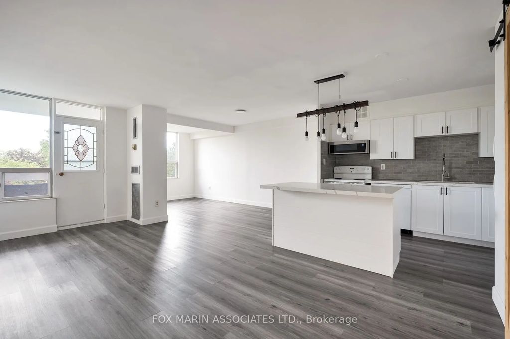 20 Edgecliff Golfway 312, Toronto C11