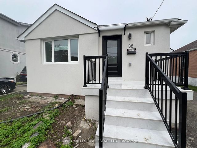88 Mcallister Road Main, Toronto C06
