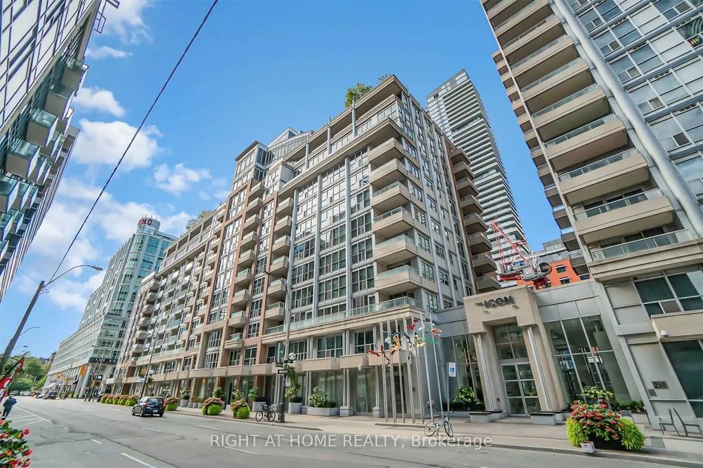 270 Wellington Street W 608, Toronto C01