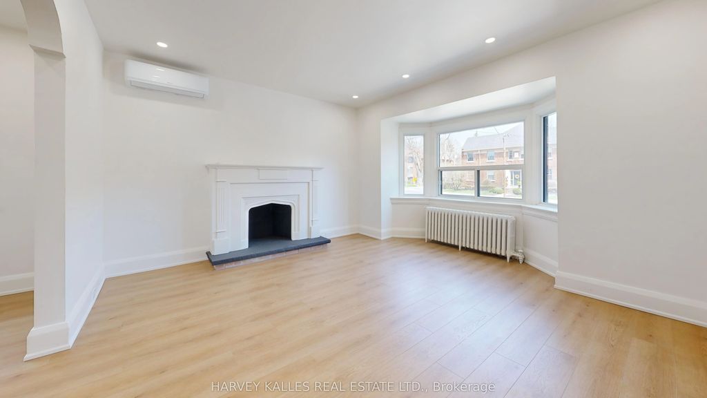 1214 Avenue Road 1, Toronto C04