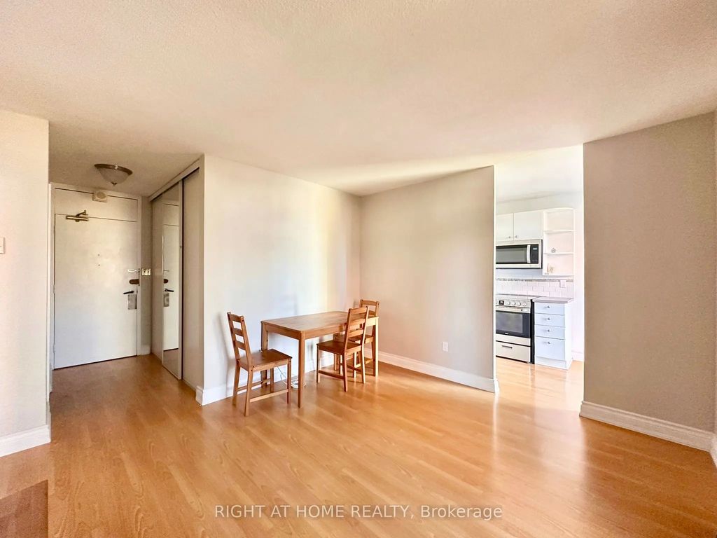 40 Homewood Avenue 909, Toronto C08