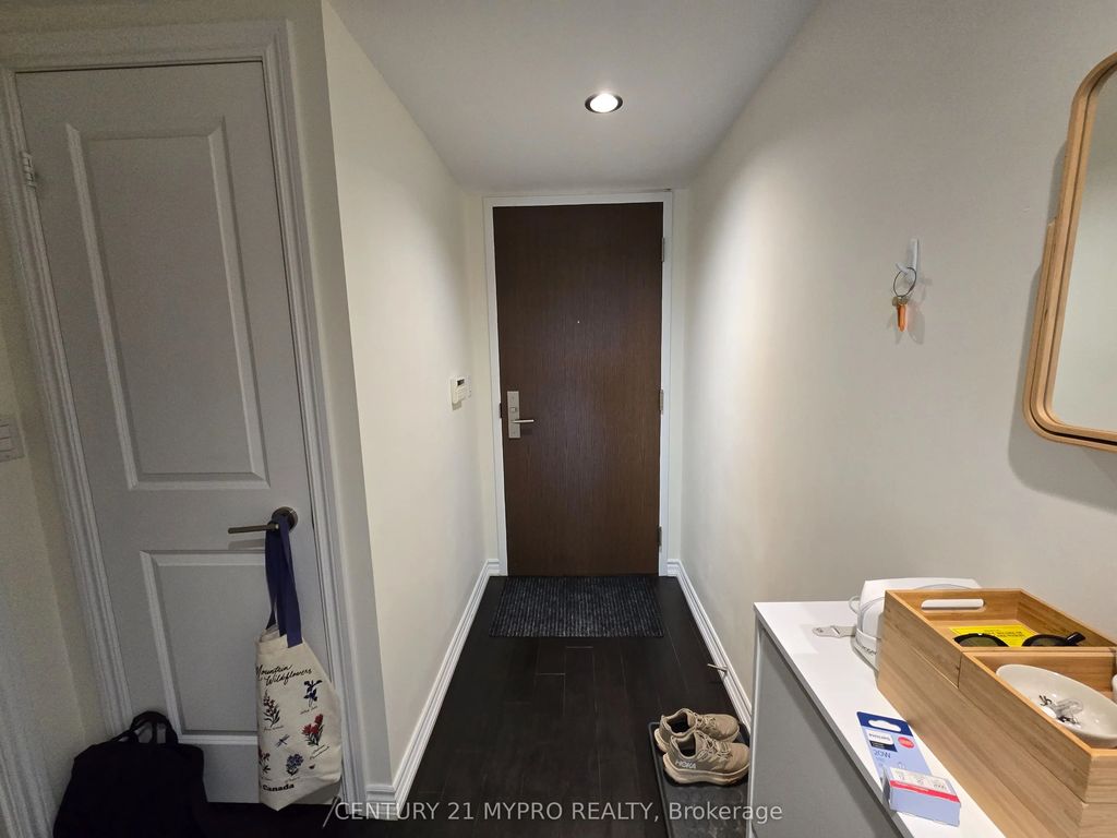 386 Yonge Street 2506, Toronto C01
