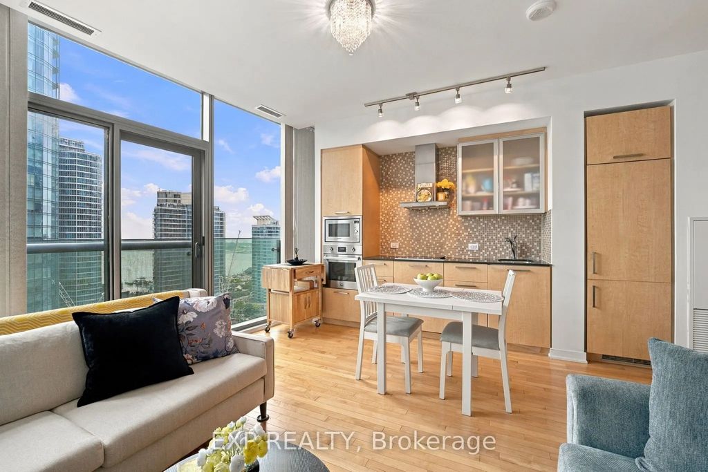 14 York Street 1804, Toronto C01