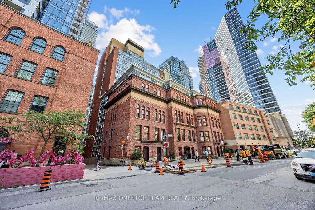 11 St Joseph Street 504, Toronto C01