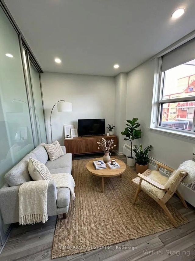 15 Walmer Road 906, Toronto C02