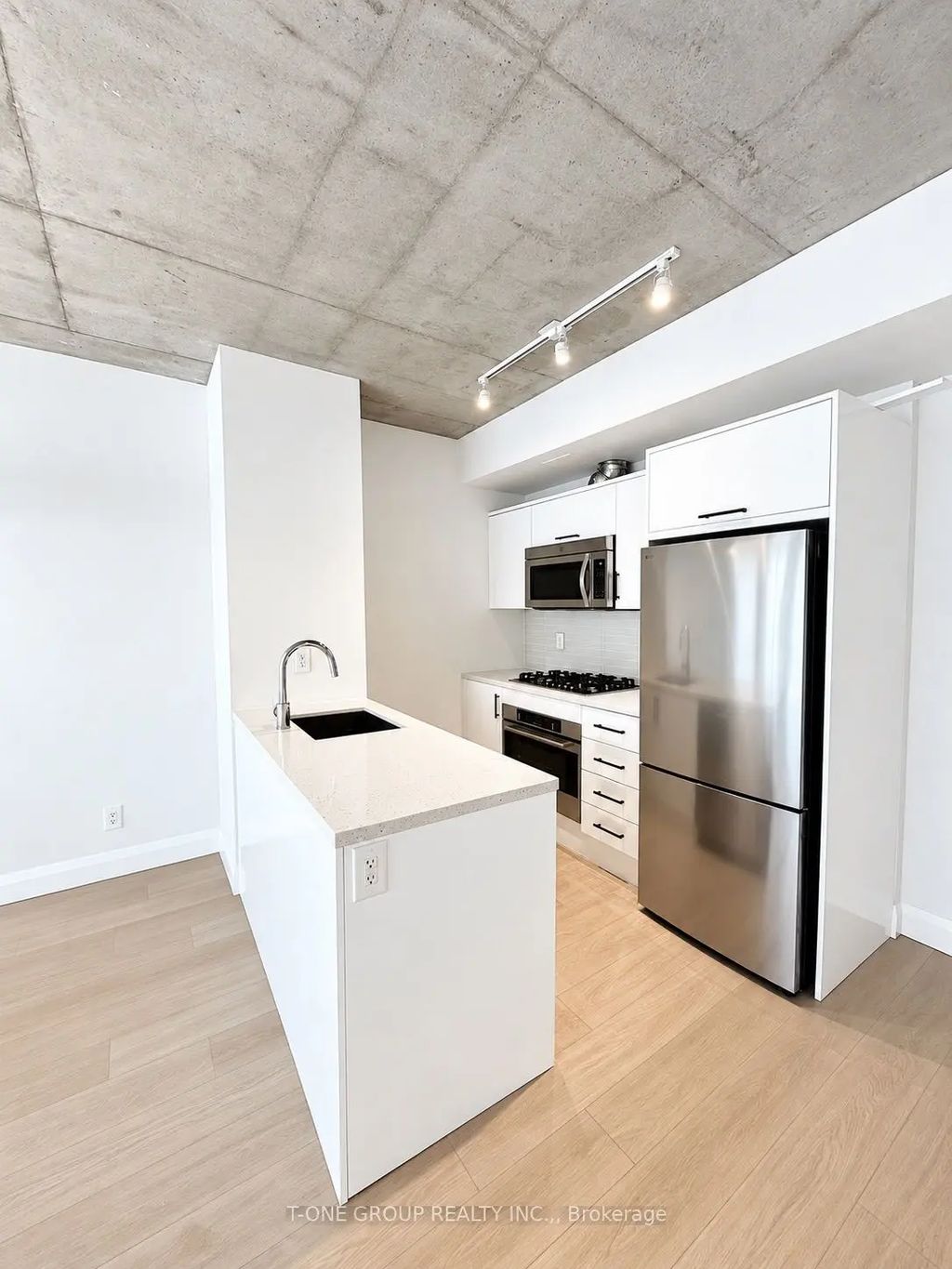 224 King Street W 303, Toronto C01