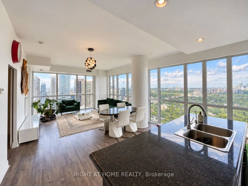 28 Ted Rogers Way 3808, Toronto C08