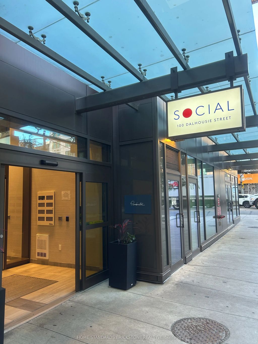100 Dalhousie Street 5002, Toronto C08