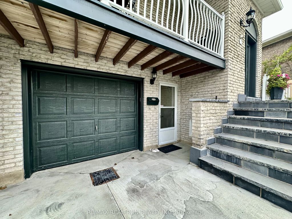 237 Shawnee Circle, Toronto C15
