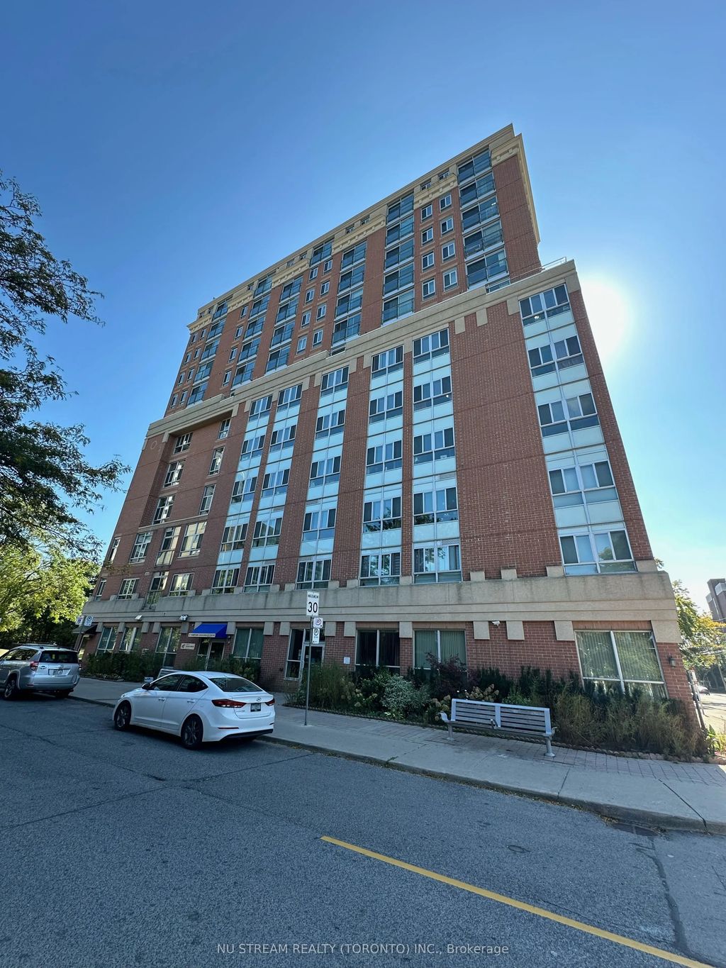 15 Maplewood Avenue 910, Toronto C03
