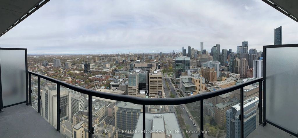 488 University Avenue 3301, Toronto C01