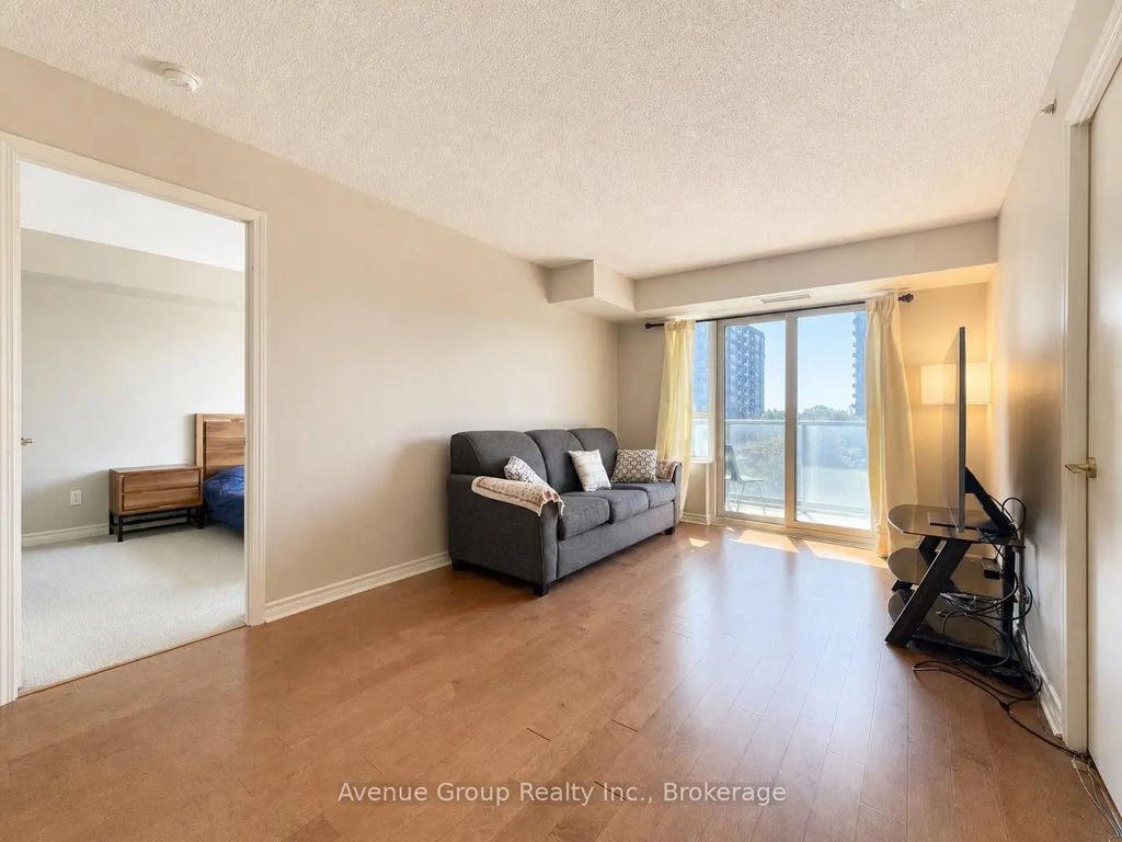35 Saranac Boulevard 527, Toronto C04