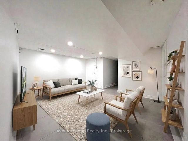 210 Shaw Street Bsmt, Toronto C01