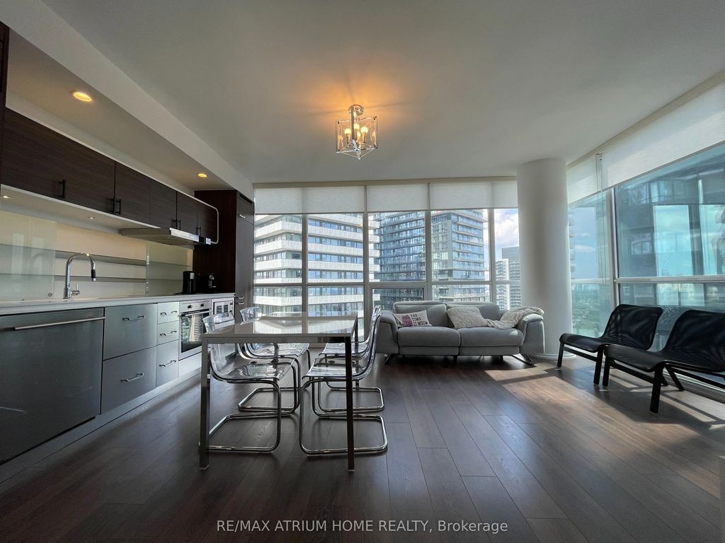 45 Charles Street E 3910, Toronto C08