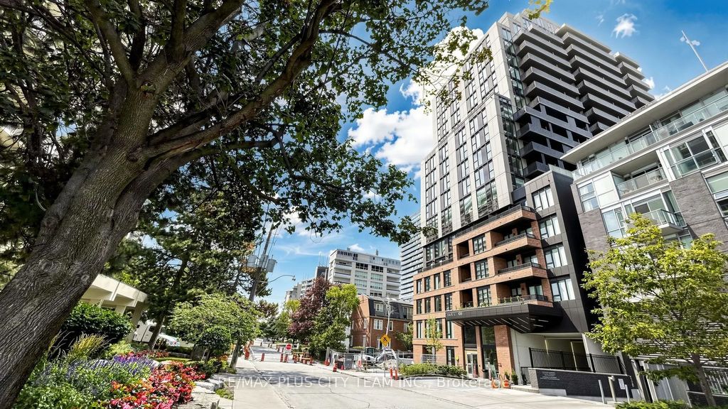 109 Erskine Avenue 204, Toronto C10