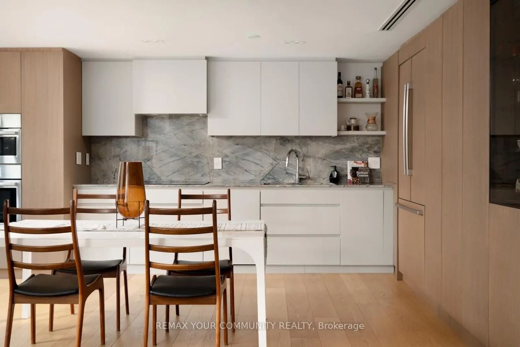 349 St Clair Avenue W 109, Toronto C02