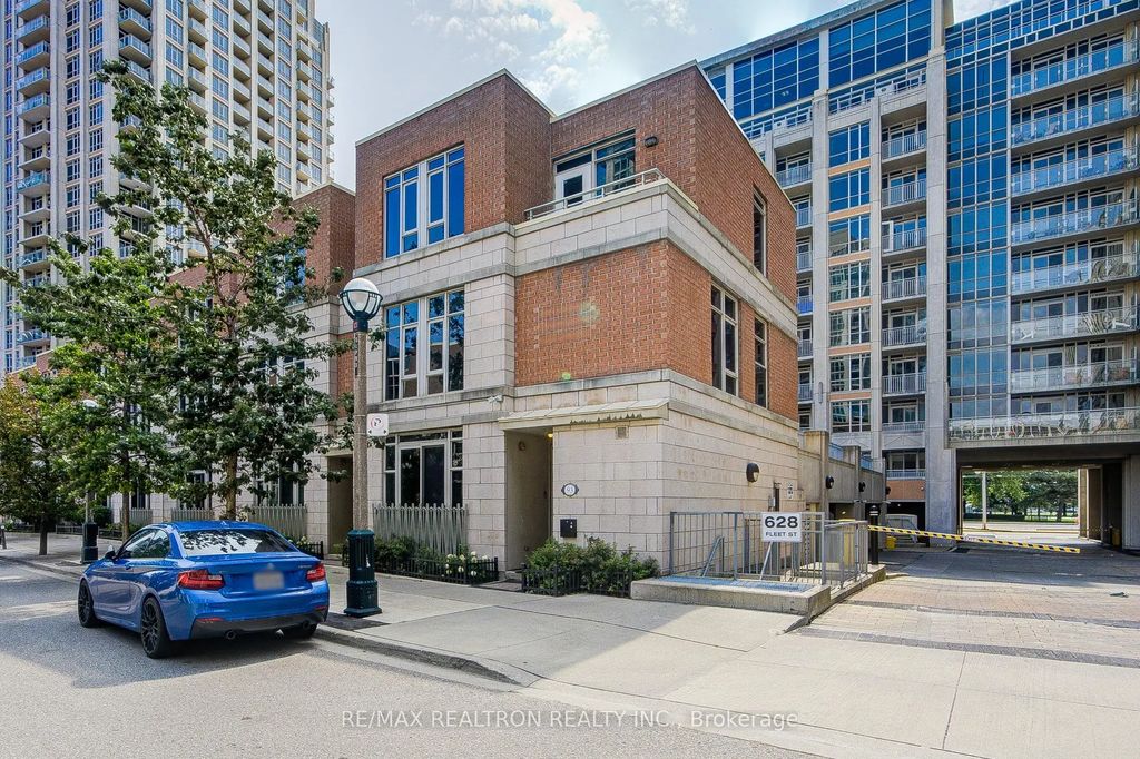 93 Sloping Sky Mews Th 1, Toronto C01