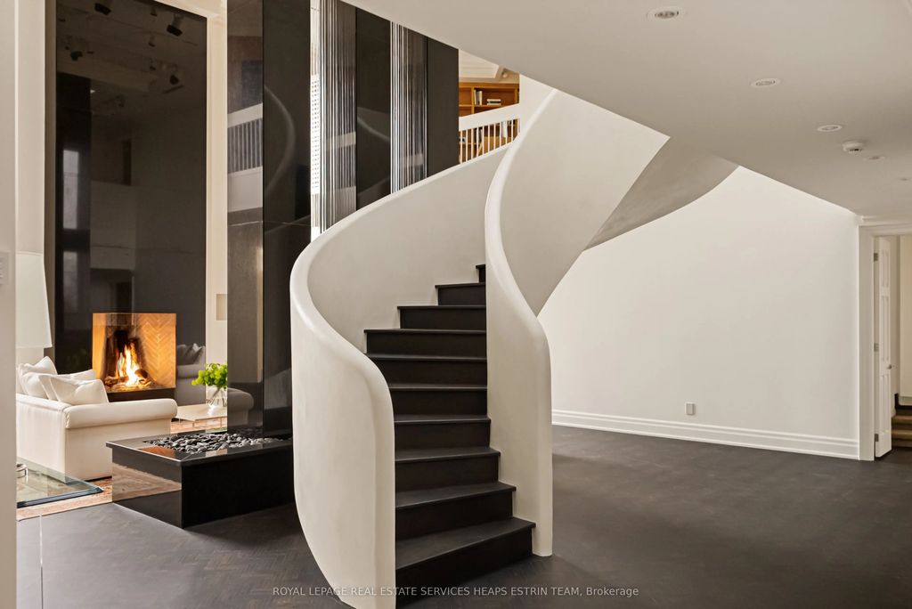 2 Lynwood Avenue Ph1, Toronto C02