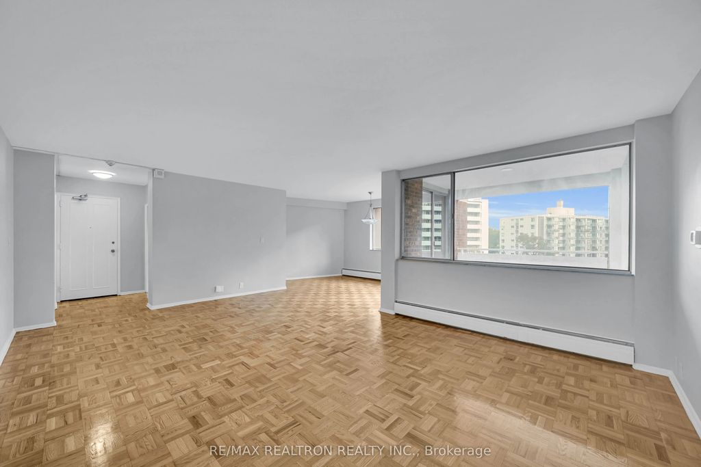 9 Deer Park Crescent 706, Toronto C02