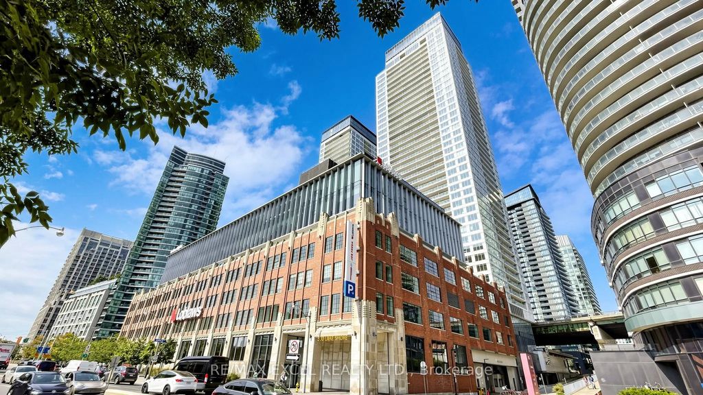 17 Bathurst Street 4002, Toronto C01