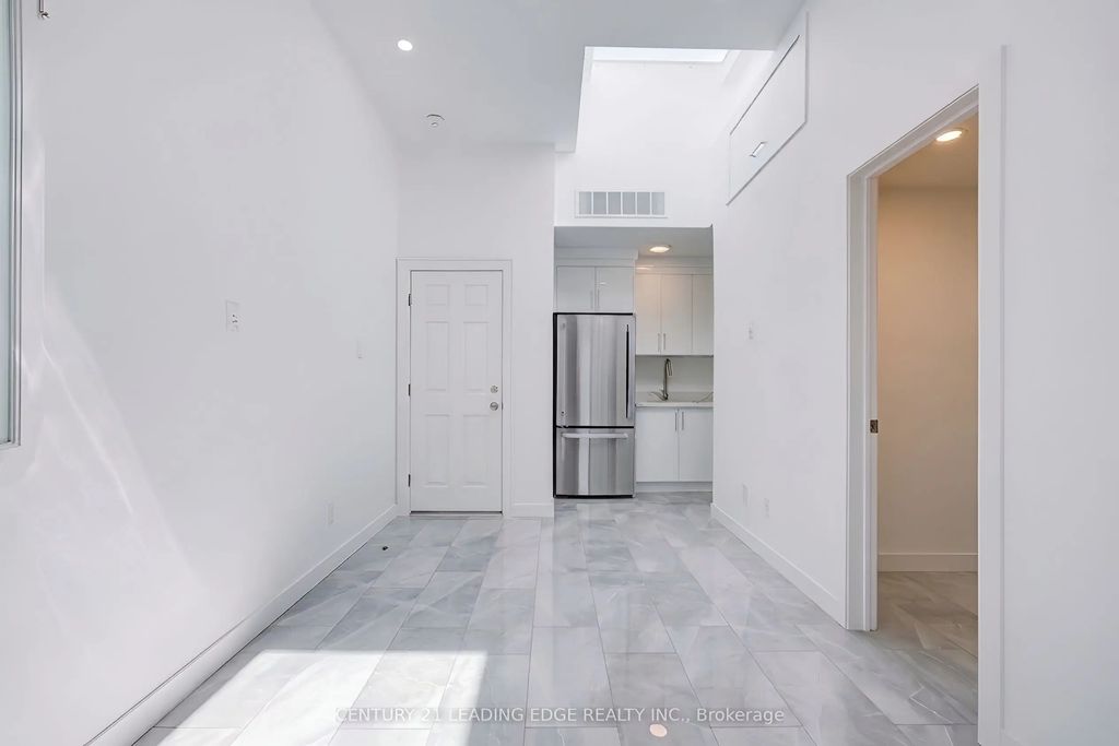 1375 Bathurst Street Unit B, Toronto C02