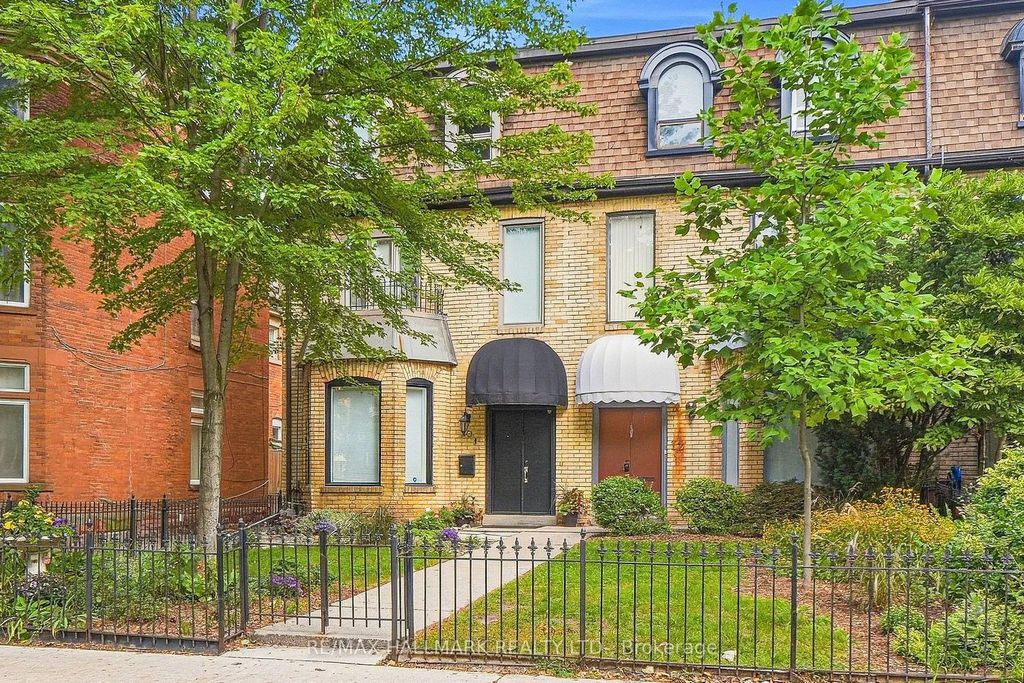 10 Earl Street, Toronto C08