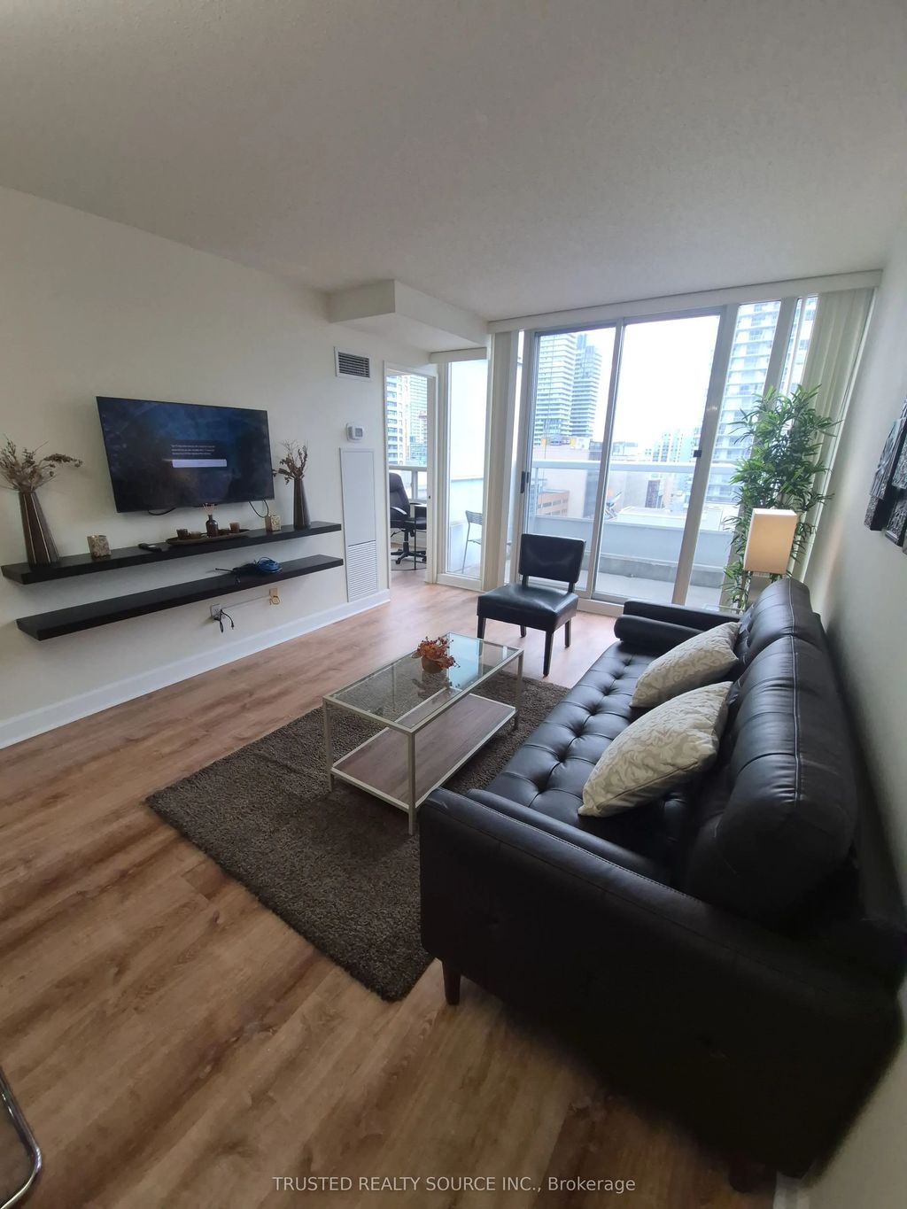 43 Eglinton Avenue E 1808, Toronto C03