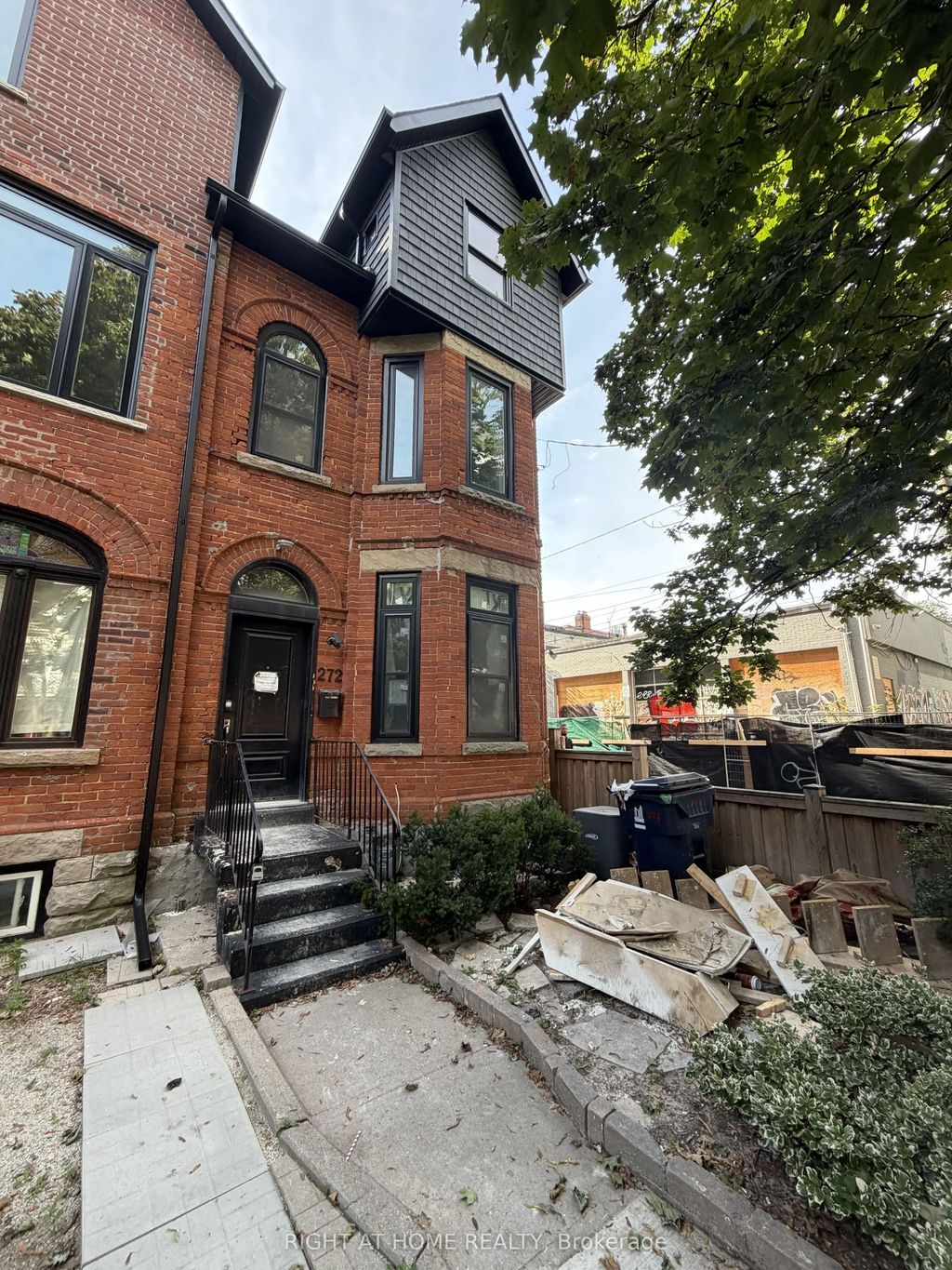 272 Seaton Street, Toronto C08